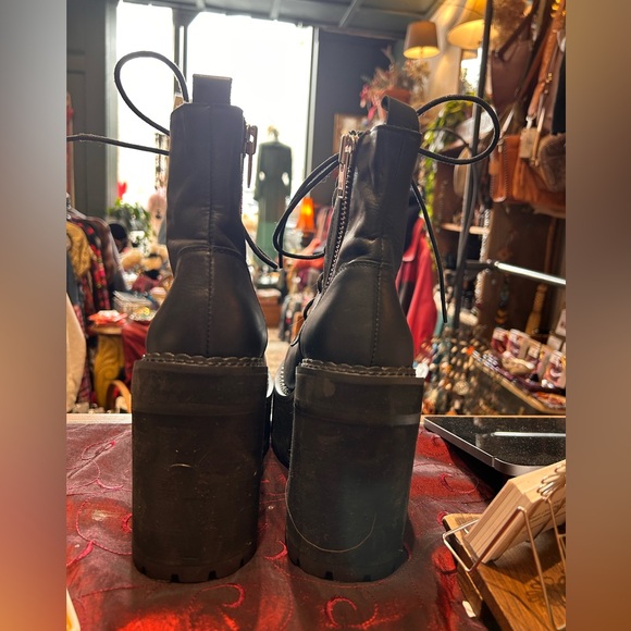 UNIF Choke Boot size 8 - Picture 4 of 8